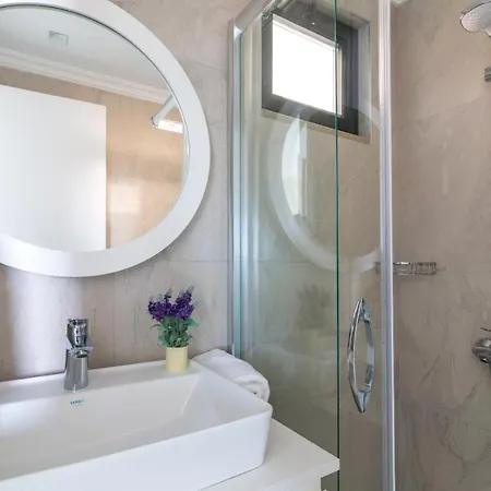 Vilă Sleeps 6 With Pool Air Con And Wifi