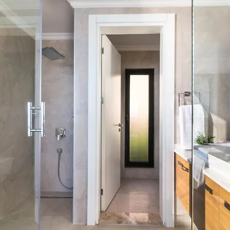 Sleeps 6 With Pool Air Con And Wifi